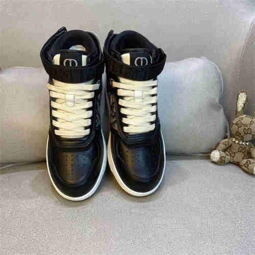 DR Sneaker