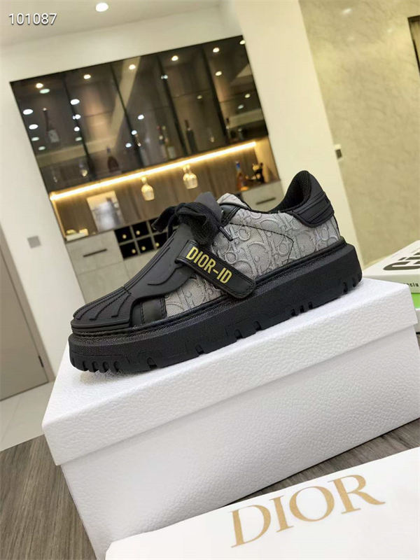 Dr Sneaker
