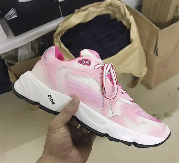 Dr B22 Sneaker